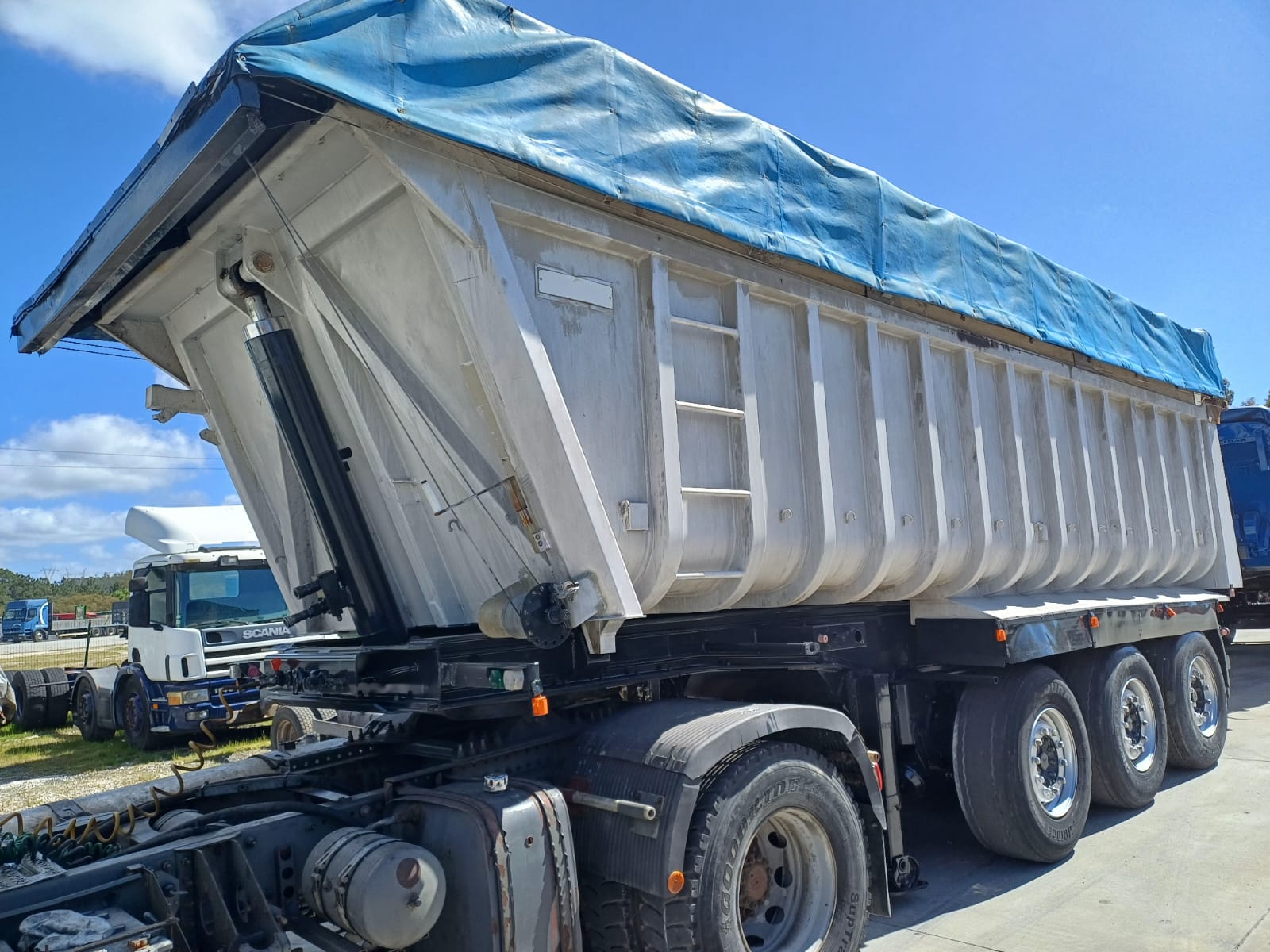 Reboque Montengro Ano 2001